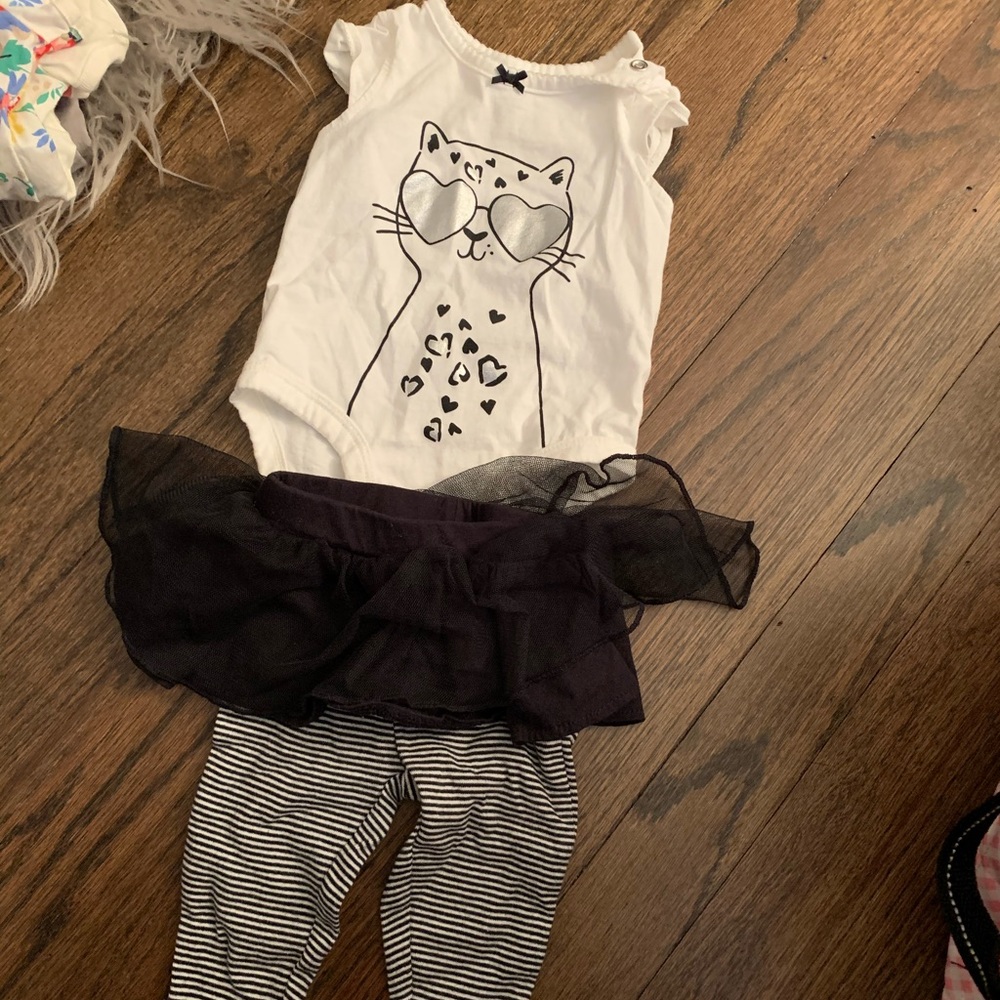 Never Worn 0-3M Carter’s Cat Set